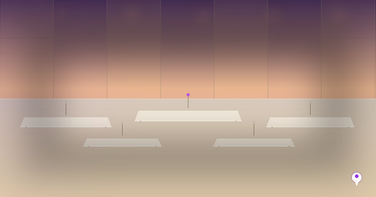 Salão de eventos corporativos com vista para o skyline da Faria Lima ao entardecer, mesas executivas postas e iluminação cálida
