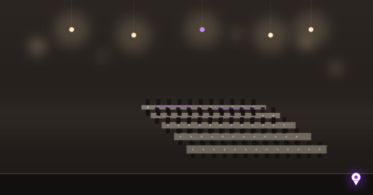 Salão de eventos corporativo contemporâneo com mesas executivas em recessão, iluminação suspensa quente e um detalhe violeta discreto